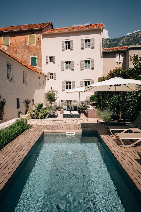 Palazzo Sbutega Bed & Breakfast Kotor Luaran gambar